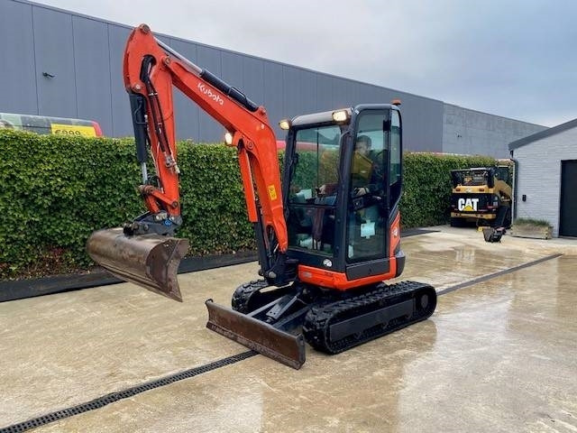 Kubota U 27-4 - Mini bager: slika Kubota U 27-4 - Mini bager Kubota U 27-4 - Mini bager: slika Kubota U 27-4 - Mini bager