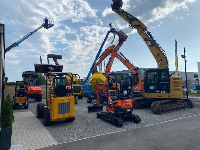 Kubota U 50-5 - Mini bager: slika Kubota U 50-5 - Mini bager Kubota U 50-5 - Mini bager: slika Kubota U 50-5 - Mini bager