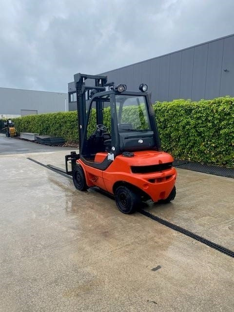 Linde H 30 D-03 - Diesel viličar: slika Linde H 30 D-03 - Diesel viličar Linde H 30 D-03 - Diesel viličar: slika Linde H 30 D-03 - Diesel viličar