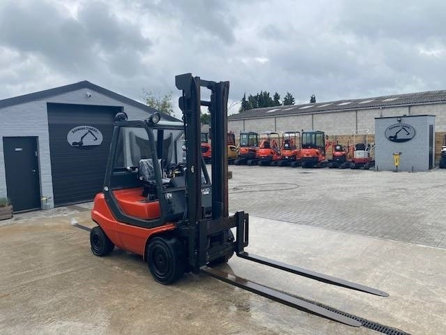 Linde H 30 D-03 - Diesel viličar: slika Linde H 30 D-03 - Diesel viličar Linde H 30 D-03 - Diesel viličar: slika Linde H 30 D-03 - Diesel viličar