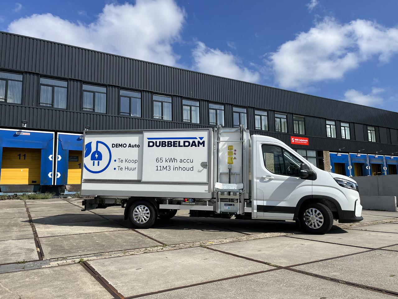 Maxus Delivery9 veegvuil zijbelader - Mali kamion kiper, Električno dostavno vozilo: slika Maxus Delivery9 veegvuil zijbelader - Mali kamion kiper, Električno dostavno vozilo Maxus Delivery9 veegvuil zijbelader - Mali kamion kiper, Električno dostavno vozilo: slika Maxus Delivery9 veegvuil zijbelader - Mali kamion kiper, Električno dostavno vozilo
