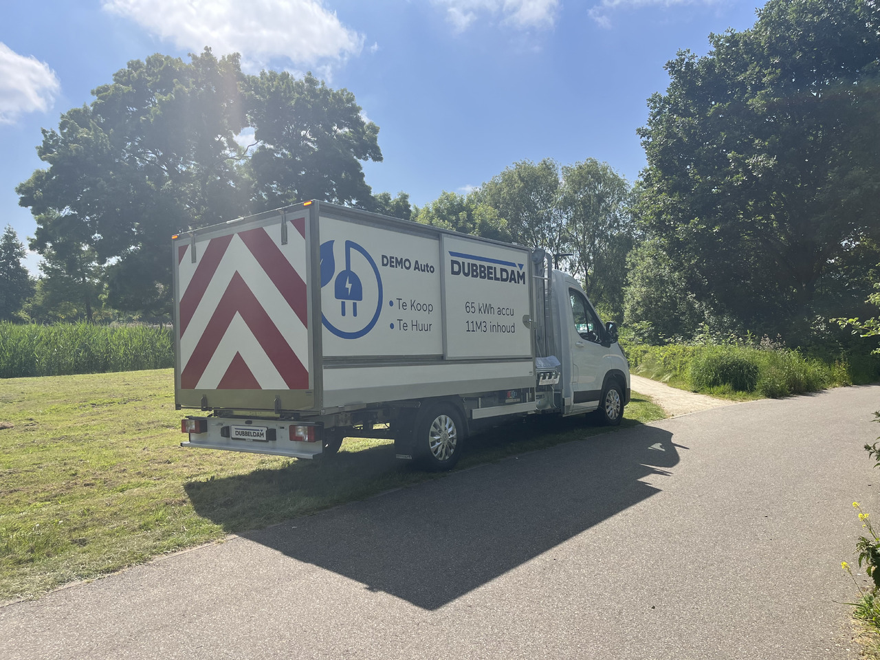 Maxus Delivery9 veegvuil zijbelader - Mali kamion kiper, Električno dostavno vozilo: slika Maxus Delivery9 veegvuil zijbelader - Mali kamion kiper, Električno dostavno vozilo Maxus Delivery9 veegvuil zijbelader - Mali kamion kiper, Električno dostavno vozilo: slika Maxus Delivery9 veegvuil zijbelader - Mali kamion kiper, Električno dostavno vozilo