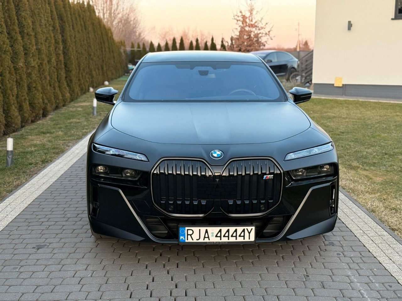 BMW M760 Baureihe 7 Lim M760 e xDrive - Limuzina: slika BMW M760 Baureihe 7 Lim M760 e xDrive - Limuzina BMW M760 Baureihe 7 Lim M760 e xDrive - Limuzina: slika BMW M760 Baureihe 7 Lim M760 e xDrive - Limuzina