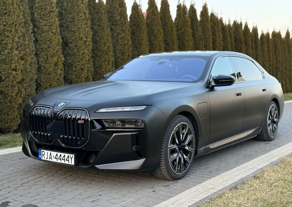 BMW Seria 7 M760e PHEV xDrive sport - Limuzina: slika BMW Seria 7 M760e PHEV xDrive sport - Limuzina BMW Seria 7 M760e PHEV xDrive sport - Limuzina: slika BMW Seria 7 M760e PHEV xDrive sport - Limuzina