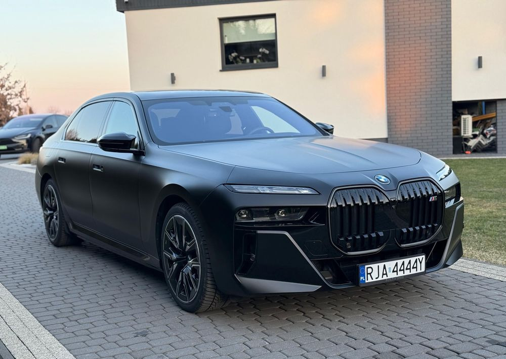 BMW Seria 7 - Limuzina: slika  BMW Seria 7 - Limuzina BMW Seria 7 - Limuzina: slika  BMW Seria 7 - Limuzina