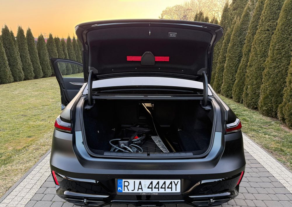 Limuzina BMW Seria 7: slika Limuzina BMW Seria 7