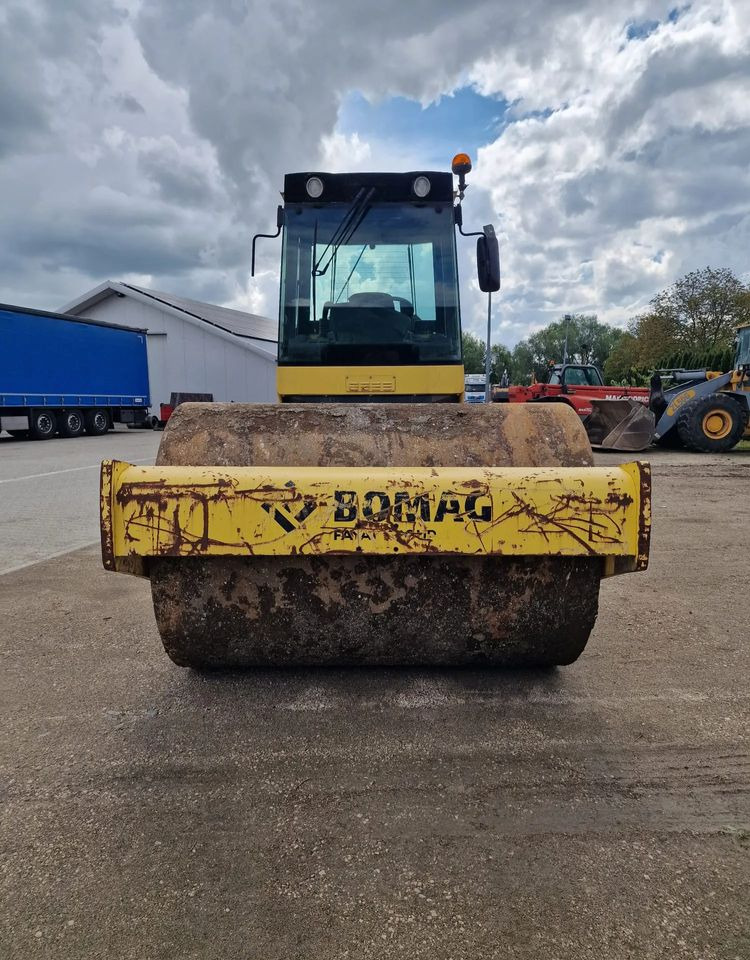 Bomag Bw 213 DH-4 - Valjak: slika Bomag Bw 213 DH-4 - Valjak Bomag Bw 213 DH-4 - Valjak: slika Bomag Bw 213 DH-4 - Valjak
