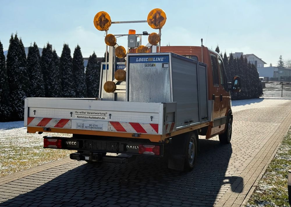 Dostavno vozilo s ceradom Iveco DAILY 35S13: slika Dostavno vozilo s ceradom Iveco DAILY 35S13