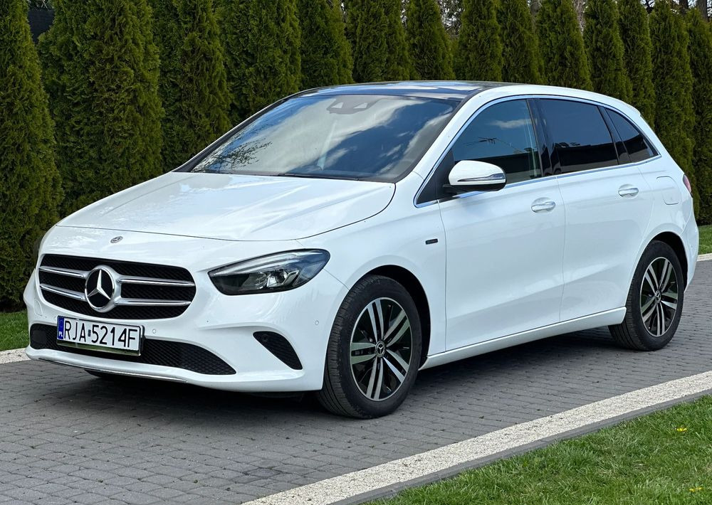 Mercedes-Benz Klasa B - Limuzina: slika  Mercedes-Benz Klasa B - Limuzina Mercedes-Benz Klasa B - Limuzina: slika  Mercedes-Benz Klasa B - Limuzina