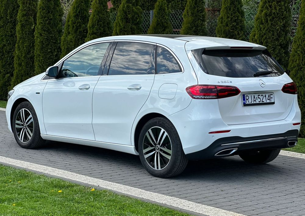 Mercedes-Benz Klasa B - Limuzina: slika  Mercedes-Benz Klasa B - Limuzina Mercedes-Benz Klasa B - Limuzina: slika  Mercedes-Benz Klasa B - Limuzina