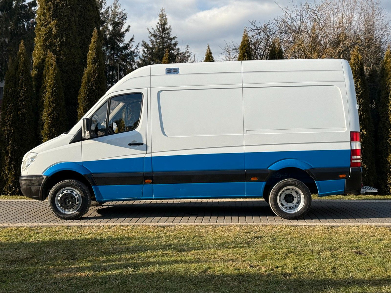 Mercedes-Benz SPRINTER 516 3,5 T FURGON - Furgon: slika Mercedes-Benz SPRINTER 516 3,5 T FURGON - Furgon Mercedes-Benz SPRINTER 516 3,5 T FURGON - Furgon: slika Mercedes-Benz SPRINTER 516 3,5 T FURGON - Furgon