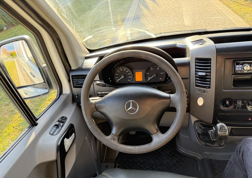Furgon Mercedes-Benz SPRINTER 516 3,5 T MANUAL: slika Furgon Mercedes-Benz SPRINTER 516 3,5 T MANUAL Furgon Mercedes-Benz SPRINTER 516 3,5 T MANUAL: slika Furgon Mercedes-Benz SPRINTER 516 3,5 T MANUAL