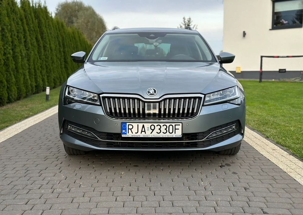 Skoda Superb 2.0 TDI SCR Style DSG - Karavan: slika Skoda Superb 2.0 TDI SCR Style DSG - Karavan Skoda Superb 2.0 TDI SCR Style DSG - Karavan: slika Skoda Superb 2.0 TDI SCR Style DSG - Karavan
