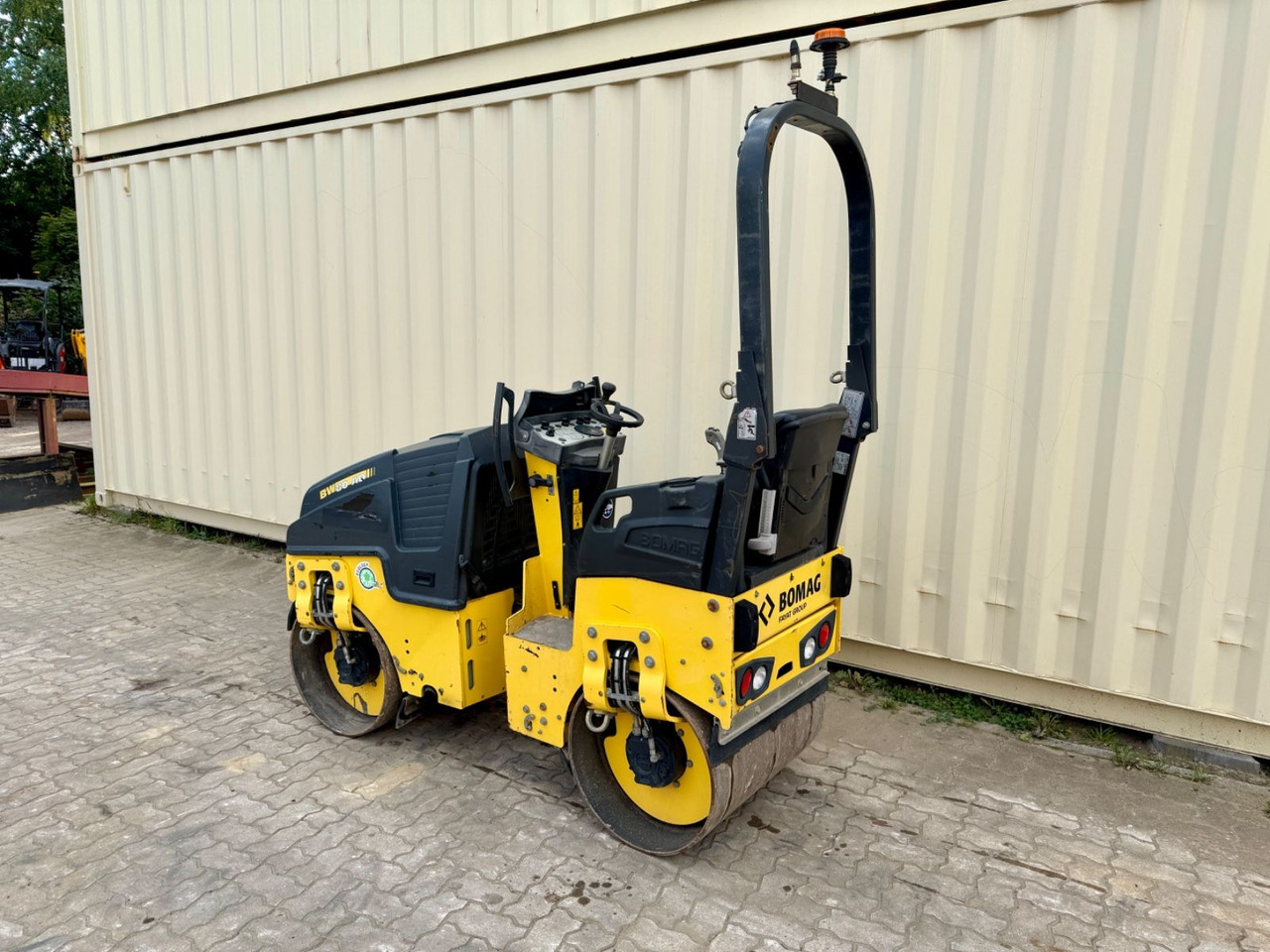 BOMAG BW80AD-5 / 2020 BJ / 426 H / 1.550 KG - Cestovni valjak: slika BOMAG BW80AD-5 / 2020 BJ / 426 H / 1.550 KG - Cestovni valjak BOMAG BW80AD-5 / 2020 BJ / 426 H / 1.550 KG - Cestovni valjak: slika BOMAG BW80AD-5 / 2020 BJ / 426 H / 1.550 KG - Cestovni valjak
