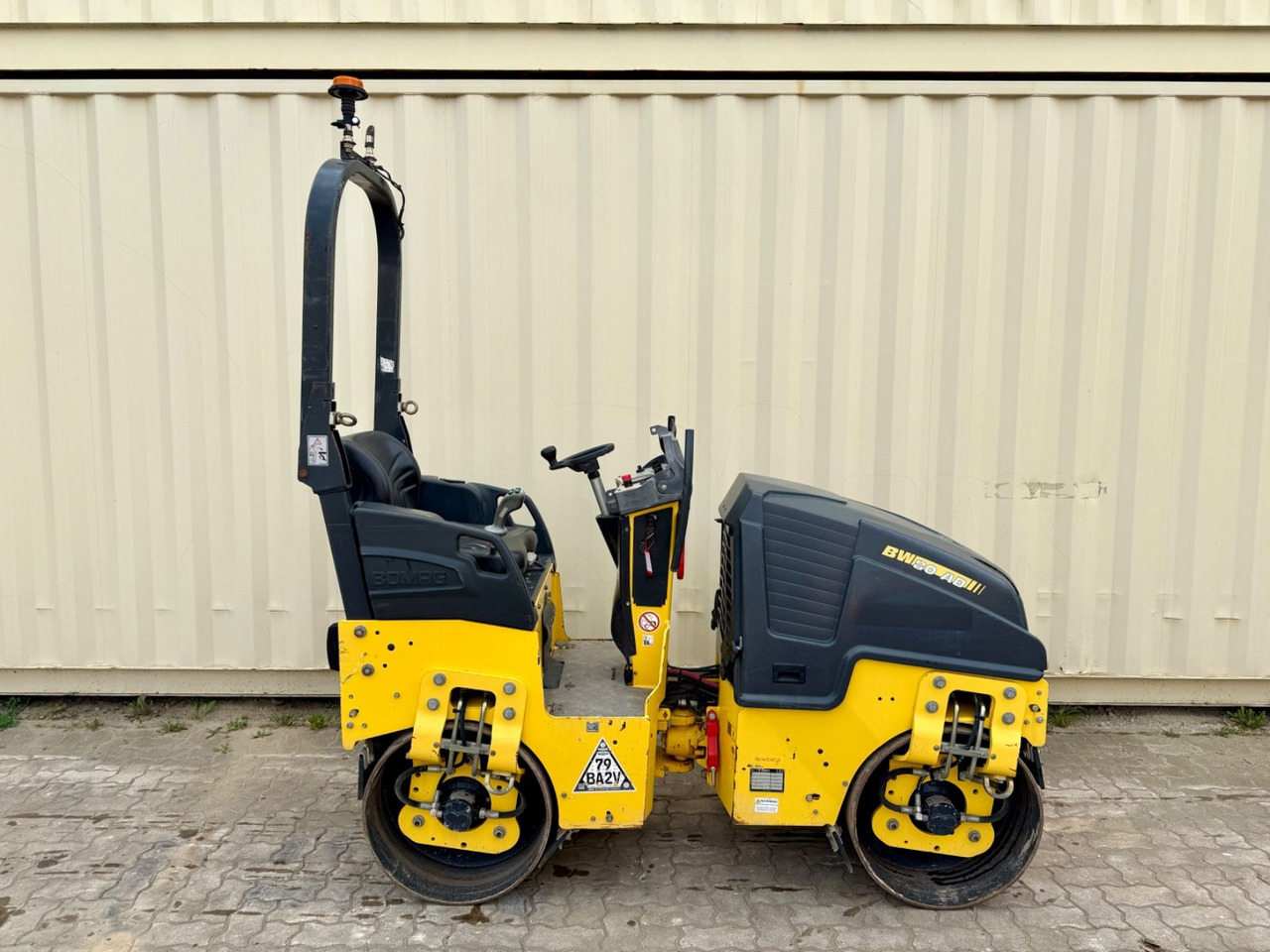 BOMAG BW80AD-5 / 2020 BJ / 426 H / 1.550 KG - Cestovni valjak: slika BOMAG BW80AD-5 / 2020 BJ / 426 H / 1.550 KG - Cestovni valjak BOMAG BW80AD-5 / 2020 BJ / 426 H / 1.550 KG - Cestovni valjak: slika BOMAG BW80AD-5 / 2020 BJ / 426 H / 1.550 KG - Cestovni valjak