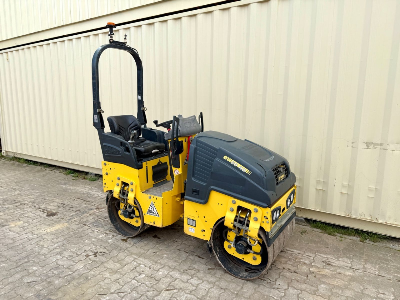 BOMAG BW80AD-5 / 2020 BJ / 426 H / 1.550 KG - Cestovni valjak: slika BOMAG BW80AD-5 / 2020 BJ / 426 H / 1.550 KG - Cestovni valjak BOMAG BW80AD-5 / 2020 BJ / 426 H / 1.550 KG - Cestovni valjak: slika BOMAG BW80AD-5 / 2020 BJ / 426 H / 1.550 KG - Cestovni valjak