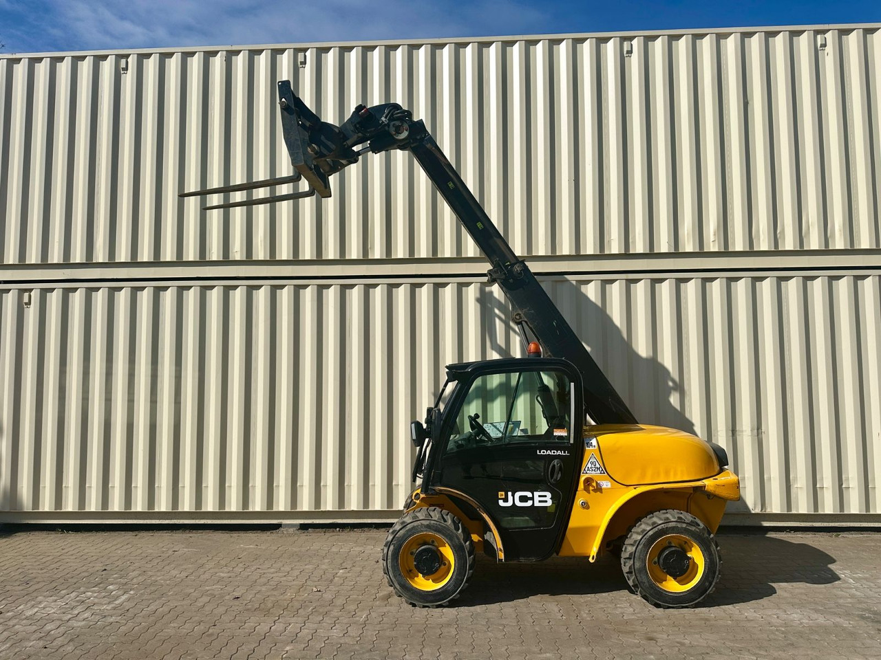 JCB 520-40 / 4 Meter / 2 Tonnen / 2.297 Bh / TOP - Teleskopski rukovatelj: slika JCB 520-40 / 4 Meter / 2 Tonnen / 2.297 Bh / TOP - Teleskopski rukovatelj JCB 520-40 / 4 Meter / 2 Tonnen / 2.297 Bh / TOP - Teleskopski rukovatelj: slika JCB 520-40 / 4 Meter / 2 Tonnen / 2.297 Bh / TOP - Teleskopski rukovatelj