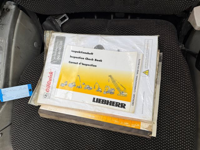 Bager na kotačima Liebherr A914 Compact / 2017 BJ / 9.979 H / OilQuick: slika Bager na kotačima Liebherr A914 Compact / 2017 BJ / 9.979 H / OilQuick