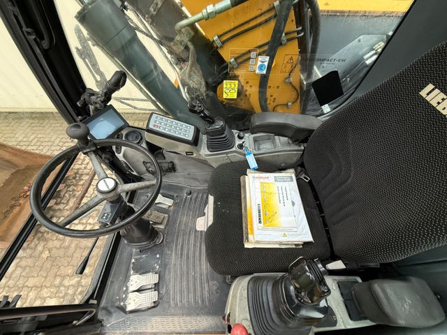 Bager na kotačima Liebherr A914 Compact / 2017 BJ / 9.979 H / OilQuick: slika Bager na kotačima Liebherr A914 Compact / 2017 BJ / 9.979 H / OilQuick