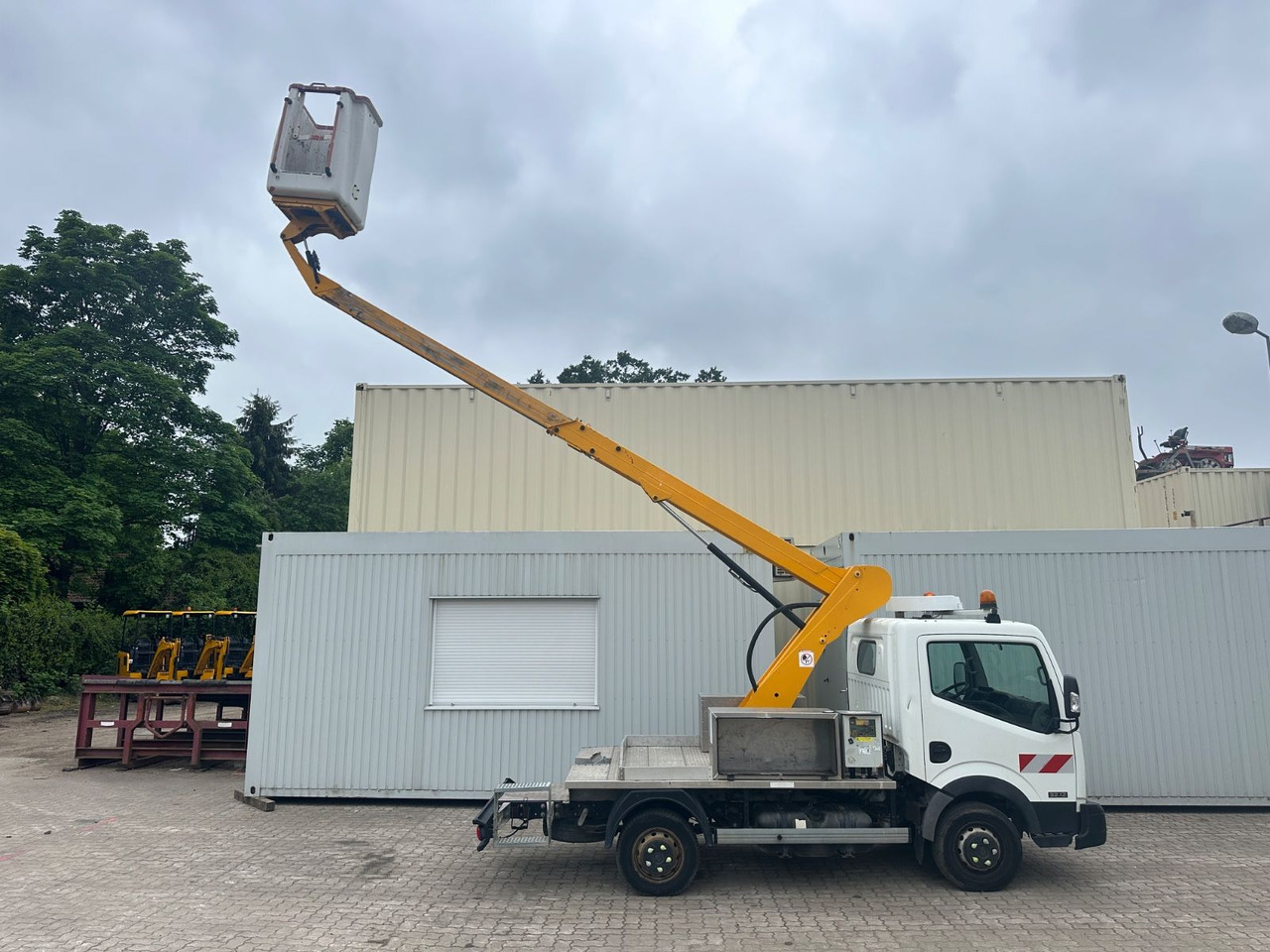 Nissan Cabstar mit Topy11 Arbeitsbühne / 11 Meter - Podizna platforma montirana na kamion: slika Nissan Cabstar mit Topy11 Arbeitsbühne / 11 Meter - Podizna platforma montirana na kamion Nissan Cabstar mit Topy11 Arbeitsbühne / 11 Meter - Podizna platforma montirana na kamion: slika Nissan Cabstar mit Topy11 Arbeitsbühne / 11 Meter - Podizna platforma montirana na kamion