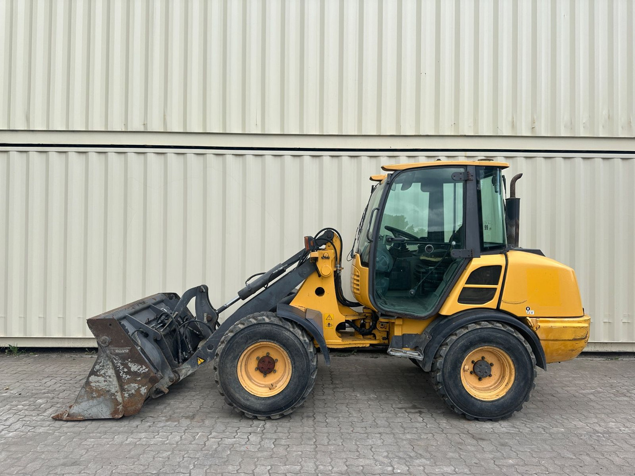 Volvo L25F / 2014 BJ / Klappschaufel - Utovarivač na kotačima: slika Volvo L25F / 2014 BJ / Klappschaufel - Utovarivač na kotačima Volvo L25F / 2014 BJ / Klappschaufel - Utovarivač na kotačima: slika Volvo L25F / 2014 BJ / Klappschaufel - Utovarivač na kotačima