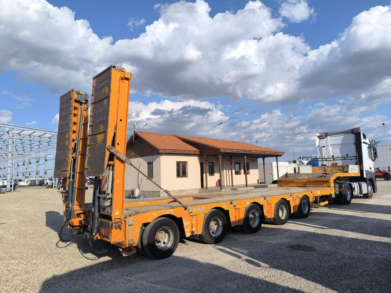 NOOTEBOOM MCO-85-05V - Poluprikolica s niskim utovarivačem: slika NOOTEBOOM MCO-85-05V - Poluprikolica s niskim utovarivačem NOOTEBOOM MCO-85-05V - Poluprikolica s niskim utovarivačem: slika NOOTEBOOM MCO-85-05V - Poluprikolica s niskim utovarivačem