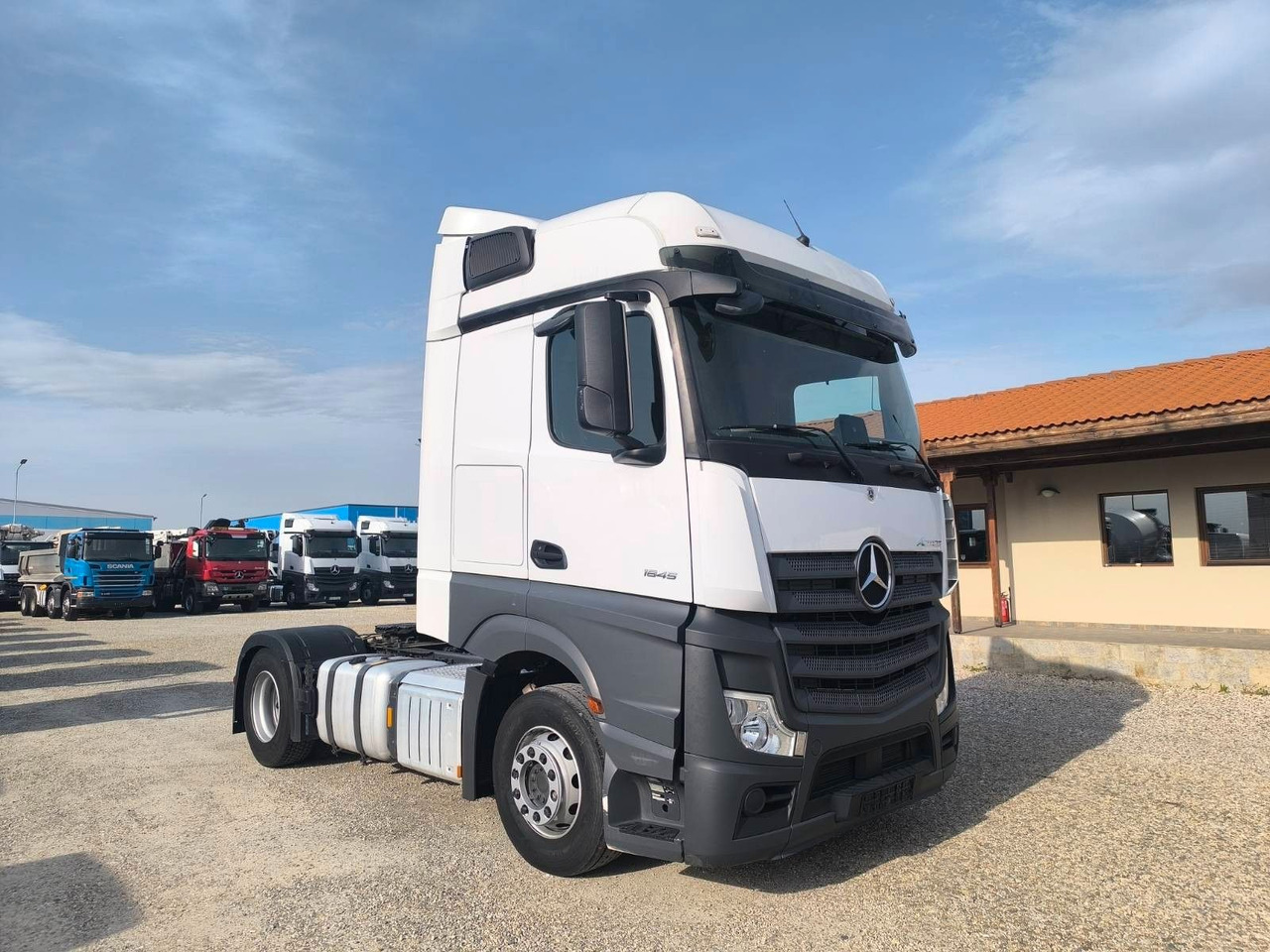 Mercedes-Benz Actros 1845 - Tegljač: slika Mercedes-Benz Actros 1845 - Tegljač Mercedes-Benz Actros 1845 - Tegljač: slika Mercedes-Benz Actros 1845 - Tegljač