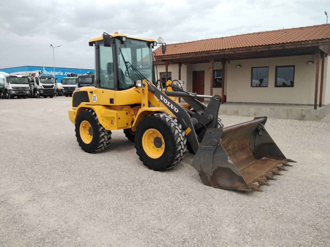 VOLVO L30G - Utovarivač na kotačima: slika VOLVO L30G - Utovarivač na kotačima VOLVO L30G - Utovarivač na kotačima: slika VOLVO L30G - Utovarivač na kotačima