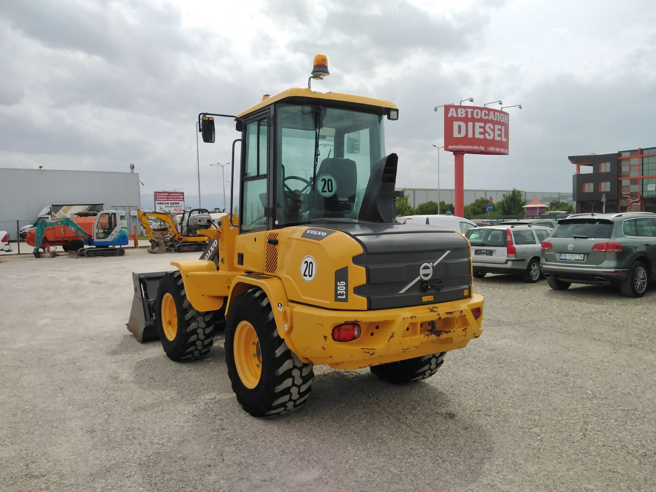 VOLVO L30G - Utovarivač na kotačima: slika VOLVO L30G - Utovarivač na kotačima VOLVO L30G - Utovarivač na kotačima: slika VOLVO L30G - Utovarivač na kotačima
