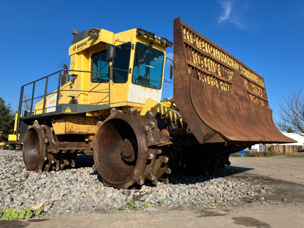 BOMAG DE BC 772 RB-2 Stage IIIa/Tier 3 - Kompaktor: slika BOMAG DE BC 772 RB-2 Stage IIIa/Tier 3 - Kompaktor BOMAG DE BC 772 RB-2 Stage IIIa/Tier 3 - Kompaktor: slika BOMAG DE BC 772 RB-2 Stage IIIa/Tier 3 - Kompaktor
