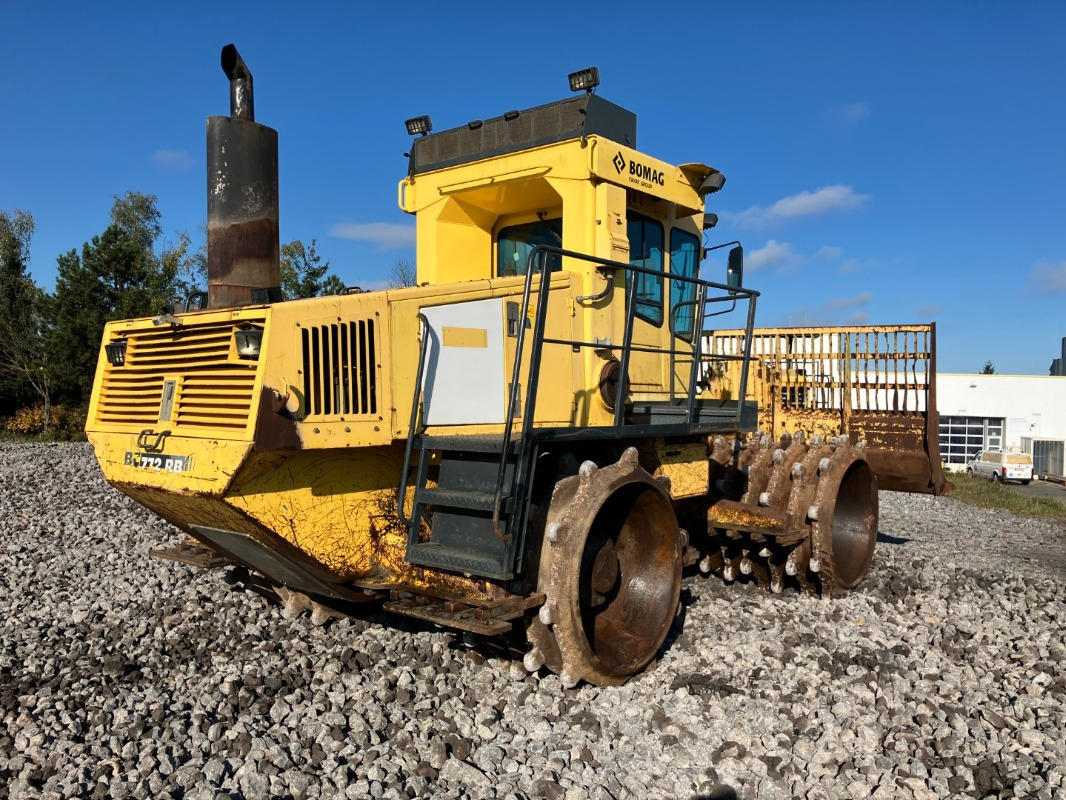 BOMAG DE BC 772 RB-2 Stage IIIa/Tier 3 - Kompaktor: slika BOMAG DE BC 772 RB-2 Stage IIIa/Tier 3 - Kompaktor BOMAG DE BC 772 RB-2 Stage IIIa/Tier 3 - Kompaktor: slika BOMAG DE BC 772 RB-2 Stage IIIa/Tier 3 - Kompaktor