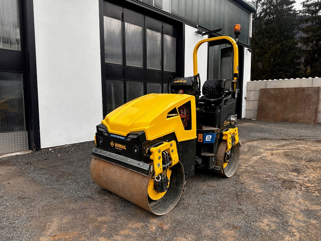 BOMAG DE BW 120 ADe-5 - Valjak: slika BOMAG DE BW 120 ADe-5 - Valjak BOMAG DE BW 120 ADe-5 - Valjak: slika BOMAG DE BW 120 ADe-5 - Valjak