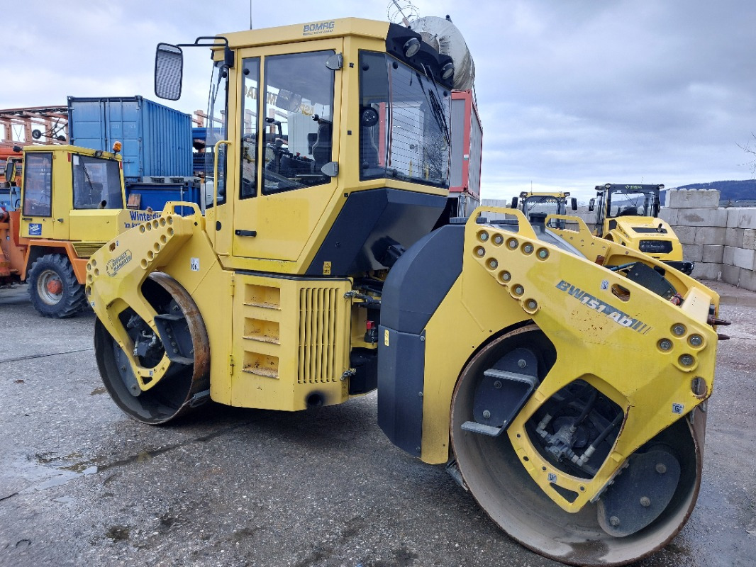 Valjak BOMAG DE BW 151 AD-4 AM Tier 3: slika Valjak BOMAG DE BW 151 AD-4 AM Tier 3 Valjak BOMAG DE BW 151 AD-4 AM Tier 3: slika Valjak BOMAG DE BW 151 AD-4 AM Tier 3