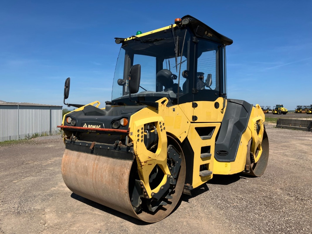 BOMAG DE BW 161 AD-5 Stage IIIb/Tier 4i - Valjak: slika BOMAG DE BW 161 AD-5 Stage IIIb/Tier 4i - Valjak BOMAG DE BW 161 AD-5 Stage IIIb/Tier 4i - Valjak: slika BOMAG DE BW 161 AD-5 Stage IIIb/Tier 4i - Valjak