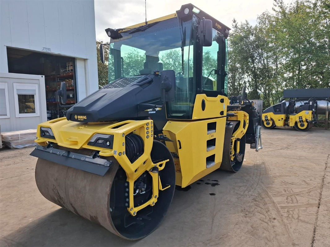 BOMAG DE BW 174 AP-5 AM Hybrid Stage V/Tier 4f - Cestovni valjak: slika BOMAG DE BW 174 AP-5 AM Hybrid Stage V/Tier 4f - Cestovni valjak BOMAG DE BW 174 AP-5 AM Hybrid Stage V/Tier 4f - Cestovni valjak: slika BOMAG DE BW 174 AP-5 AM Hybrid Stage V/Tier 4f - Cestovni valjak
