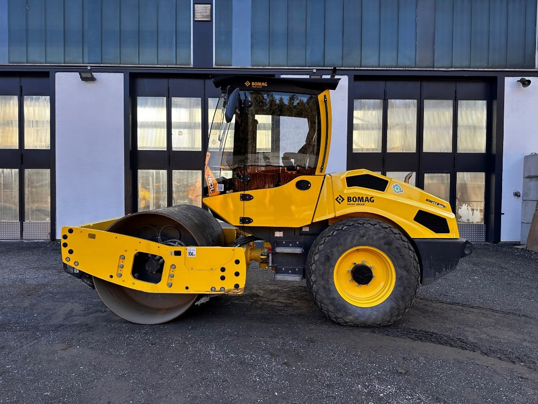 BOMAG DE BW 177 DH-5 Stage V/Tier 4f - Kompaktor: slika BOMAG DE BW 177 DH-5 Stage V/Tier 4f - Kompaktor BOMAG DE BW 177 DH-5 Stage V/Tier 4f - Kompaktor: slika BOMAG DE BW 177 DH-5 Stage V/Tier 4f - Kompaktor
