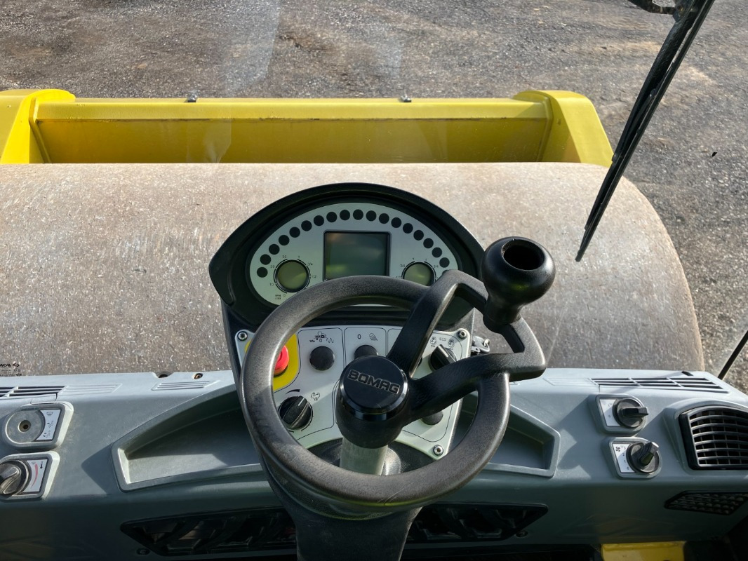 Valjak BOMAG DE BW 226 BVC-5 Stage IIIa/Tier 3: slika Valjak BOMAG DE BW 226 BVC-5 Stage IIIa/Tier 3 Valjak BOMAG DE BW 226 BVC-5 Stage IIIa/Tier 3: slika Valjak BOMAG DE BW 226 BVC-5 Stage IIIa/Tier 3