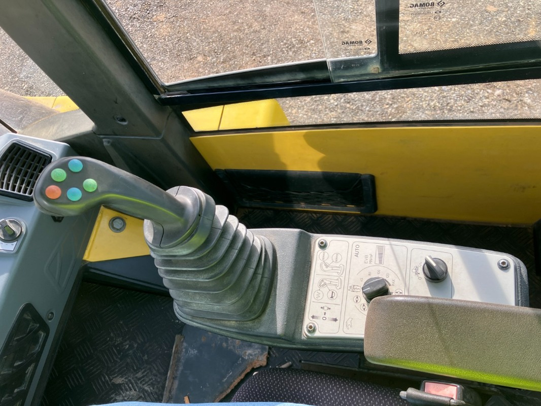 Valjak BOMAG DE BW 226 BVC-5 Stage IIIa/Tier 3: slika Valjak BOMAG DE BW 226 BVC-5 Stage IIIa/Tier 3 Valjak BOMAG DE BW 226 BVC-5 Stage IIIa/Tier 3: slika Valjak BOMAG DE BW 226 BVC-5 Stage IIIa/Tier 3