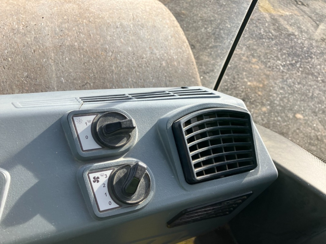 Valjak BOMAG DE BW 226 BVC-5 Stage IIIa/Tier 3: slika Valjak BOMAG DE BW 226 BVC-5 Stage IIIa/Tier 3 Valjak BOMAG DE BW 226 BVC-5 Stage IIIa/Tier 3: slika Valjak BOMAG DE BW 226 BVC-5 Stage IIIa/Tier 3