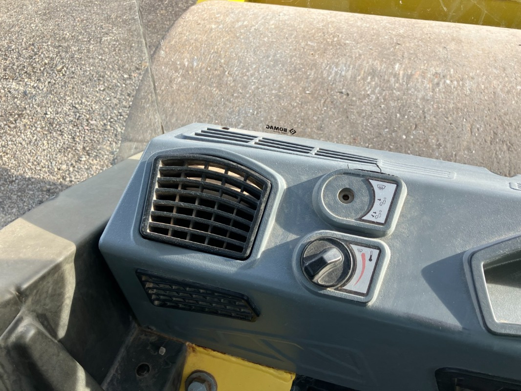 Valjak BOMAG DE BW 226 BVC-5 Stage IIIa/Tier 3: slika Valjak BOMAG DE BW 226 BVC-5 Stage IIIa/Tier 3 Valjak BOMAG DE BW 226 BVC-5 Stage IIIa/Tier 3: slika Valjak BOMAG DE BW 226 BVC-5 Stage IIIa/Tier 3