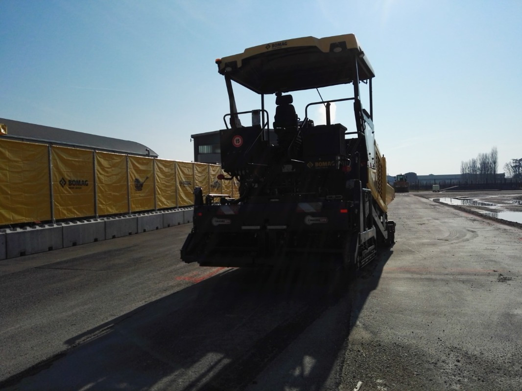 BOMAG IT BF 600 P-2 S500 Stage IV/Tier 4f - Finišer za asfalt: slika BOMAG IT BF 600 P-2 S500 Stage IV/Tier 4f - Finišer za asfalt BOMAG IT BF 600 P-2 S500 Stage IV/Tier 4f - Finišer za asfalt: slika BOMAG IT BF 600 P-2 S500 Stage IV/Tier 4f - Finišer za asfalt