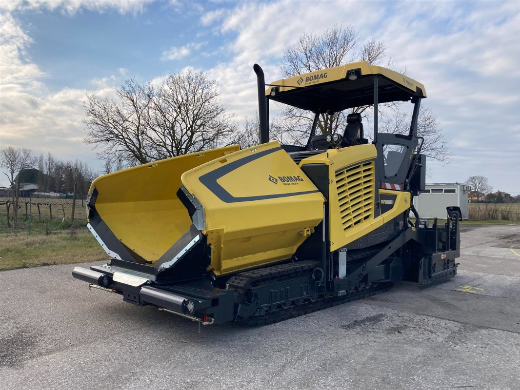 BOMAG IT BF 800 C-2 S600 HMI 1.0 Stage V/Tier 4f - Finišer za asfalt: slika BOMAG IT BF 800 C-2 S600 HMI 1.0 Stage V/Tier 4f - Finišer za asfalt BOMAG IT BF 800 C-2 S600 HMI 1.0 Stage V/Tier 4f - Finišer za asfalt: slika BOMAG IT BF 800 C-2 S600 HMI 1.0 Stage V/Tier 4f - Finišer za asfalt