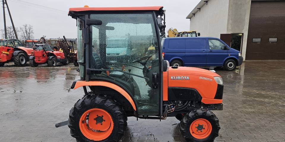 Ciągnik Kubota B2650 4x4 klima 26 KM hydrostat - Traktor: slika Ciągnik Kubota B2650 4x4 klima 26 KM hydrostat - Traktor Ciągnik Kubota B2650 4x4 klima 26 KM hydrostat - Traktor: slika Ciągnik Kubota B2650 4x4 klima 26 KM hydrostat - Traktor