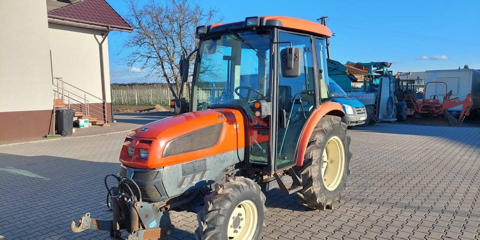 Kioti EX50 HST 50KM klimatyzacja przedni TUZ - Traktor: slika Kioti EX50 HST 50KM klimatyzacja przedni TUZ - Traktor Kioti EX50 HST 50KM klimatyzacja przedni TUZ - Traktor: slika Kioti EX50 HST 50KM klimatyzacja przedni TUZ - Traktor