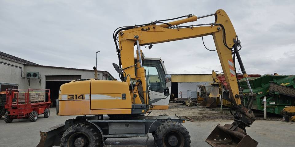 Koparka kołowa Liebherr A314 Litronic 9350 h 4 łyżki kołówka - Bager na kotačima: slika Koparka kołowa Liebherr A314 Litronic 9350 h 4 łyżki kołówka - Bager na kotačima Koparka kołowa Liebherr A314 Litronic 9350 h 4 łyżki kołówka - Bager na kotačima: slika Koparka kołowa Liebherr A314 Litronic 9350 h 4 łyżki kołówka - Bager na kotačima
