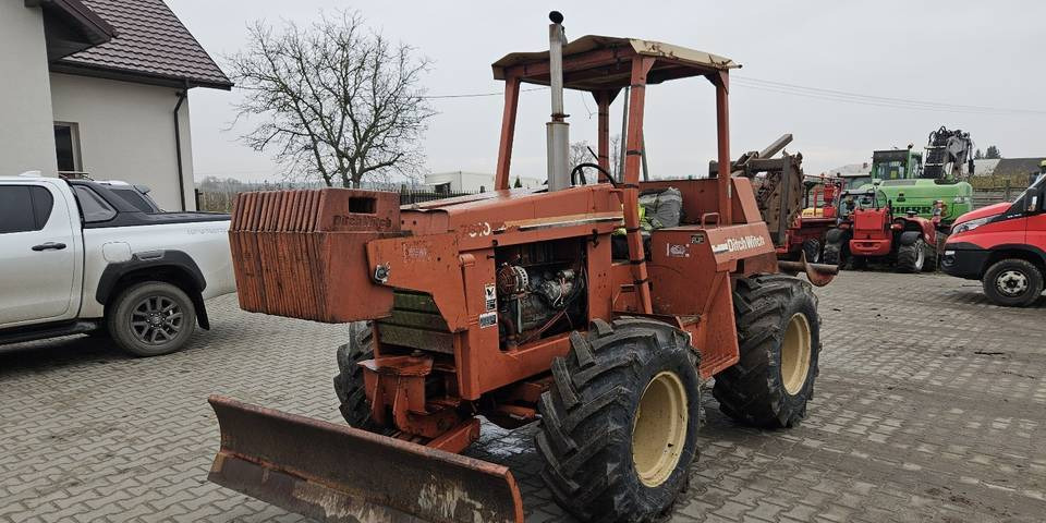 Koparka łańcuchowa Ditch Witch 7610 - Bager na kotačima: slika Koparka łańcuchowa Ditch Witch 7610 - Bager na kotačima Koparka łańcuchowa Ditch Witch 7610 - Bager na kotačima: slika Koparka łańcuchowa Ditch Witch 7610 - Bager na kotačima