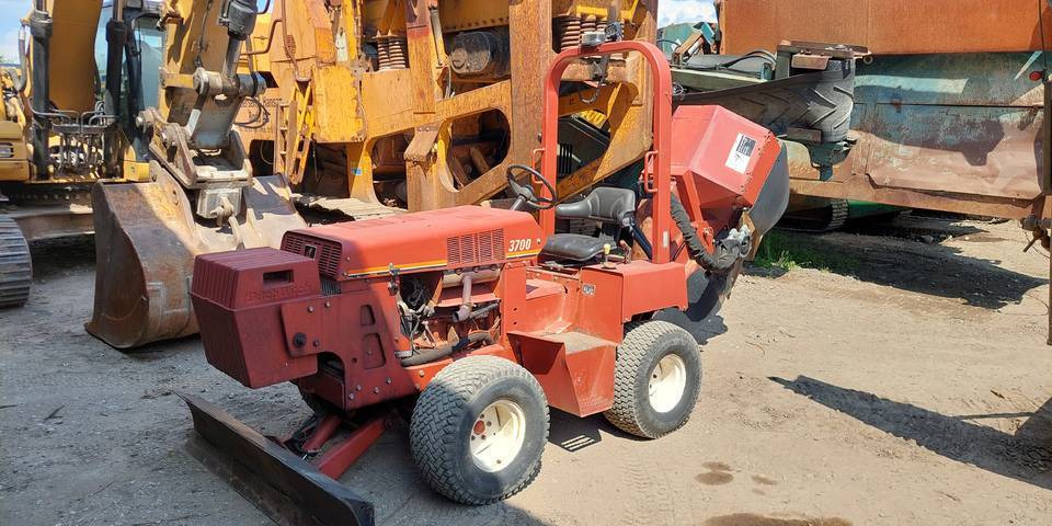 Koparka tarczowa Ditch Witch 3700DD łańcuchowa - Trenčer: slika Koparka tarczowa Ditch Witch 3700DD łańcuchowa - Trenčer Koparka tarczowa Ditch Witch 3700DD łańcuchowa - Trenčer: slika Koparka tarczowa Ditch Witch 3700DD łańcuchowa - Trenčer