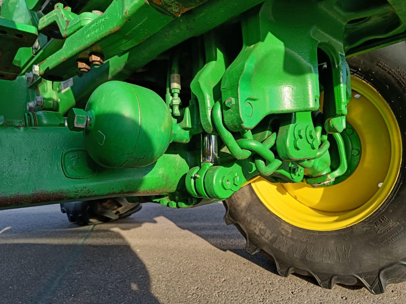 Traktor John Deere 6140R: slika Traktor John Deere 6140R