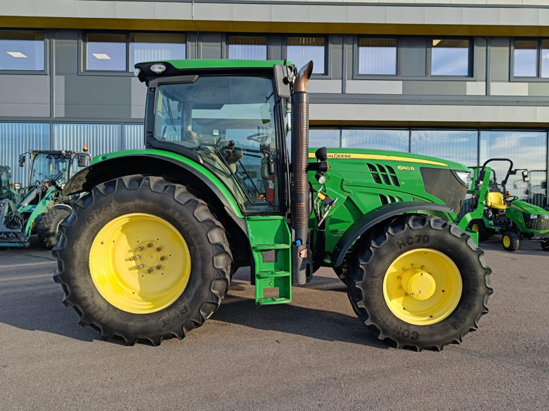 Traktor John Deere 6140R: slika Traktor John Deere 6140R