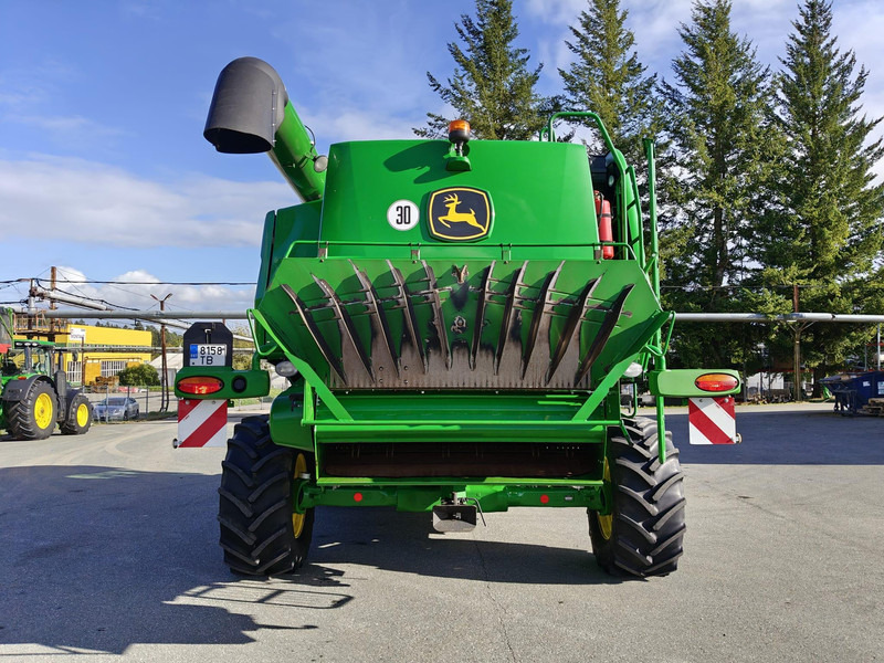 John Deere W650 i 722X - Kombajn za žetvu: slika John Deere W650 i 722X - Kombajn za žetvu John Deere W650 i 722X - Kombajn za žetvu: slika John Deere W650 i 722X - Kombajn za žetvu